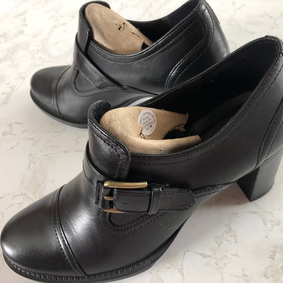 Shoes - Picture 1 of 4